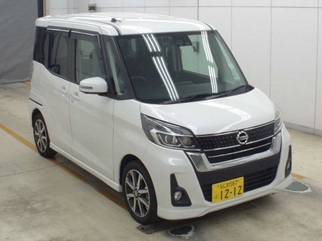 3015 Nissan Dayz roox B21A 2017 г. (NAA Osaka)